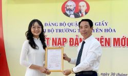 Nữ sinh Hà Nội đỗ 4 trường đại học tốp đầu được kết nạp Đảng