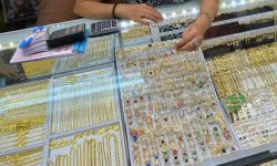 Giá vàng hôm nay 10-8: Vàng thế giới tăng mạnh, trong nước lại đi xuống